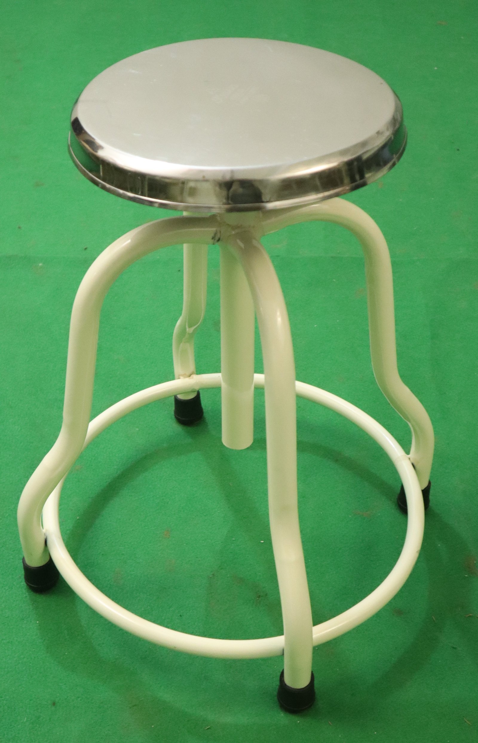 REVOLVING STOOL PC